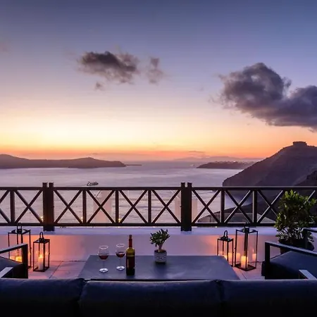 Firalia, Casa In Rock Suites